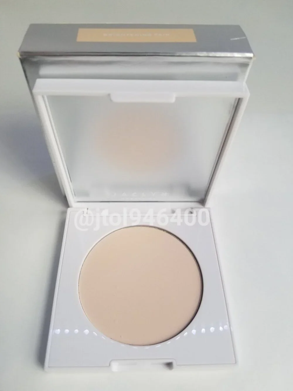 Jaclyn Cosmetics Brightening Fair Powder